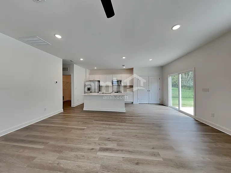 1135 Livengood Way — Photo 5