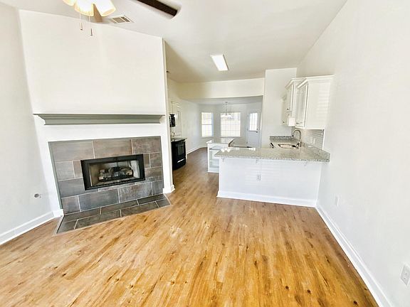 3rd image of 445 Oakland Hills Dr