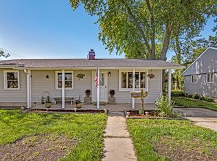 1 Arlington Dr, Romeoville, IL 60446