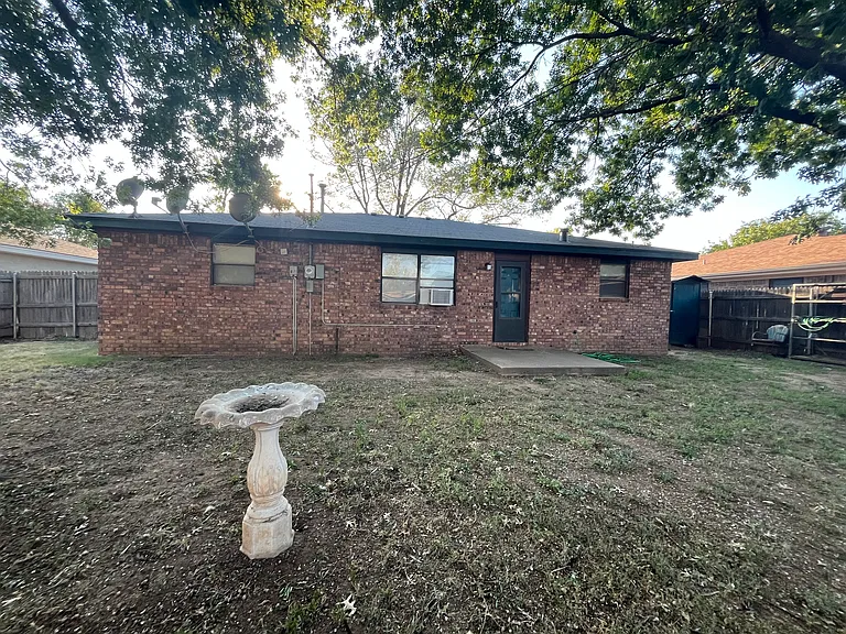 Shelley Dr — Photo 10