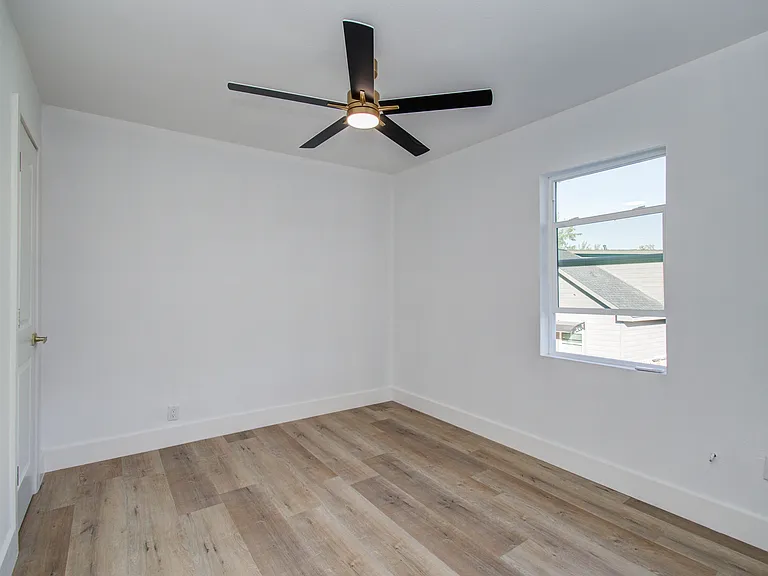 410 Randall St #11 — Photo 11