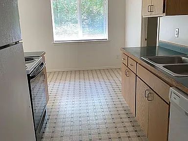 3rd image of 626 S Stillaguamish Ave #1