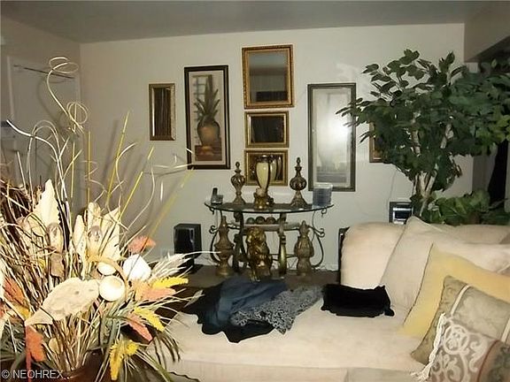 3rd image of 387 Jackson St