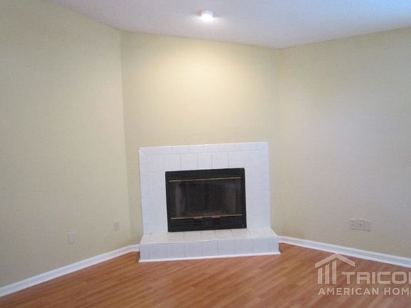 3rd image of 302 Fawnridge Ln