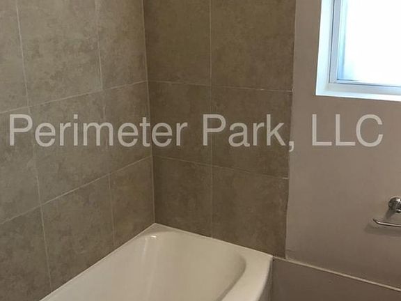 4th image of 1052 Westdale Dr
