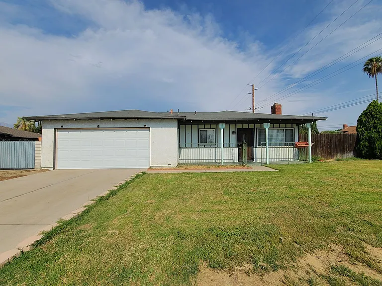 1602 James Ct — Photo 3