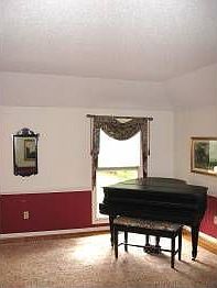 4th image of 305 Layman Ct