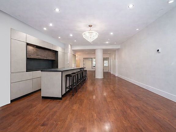 2nd image of 55 Wall St APT 530