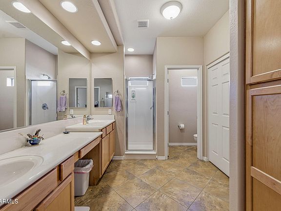 5th image of 1535 E MELROSE Drive