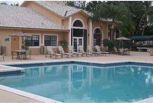 4th image of 9452 Palm Cir S