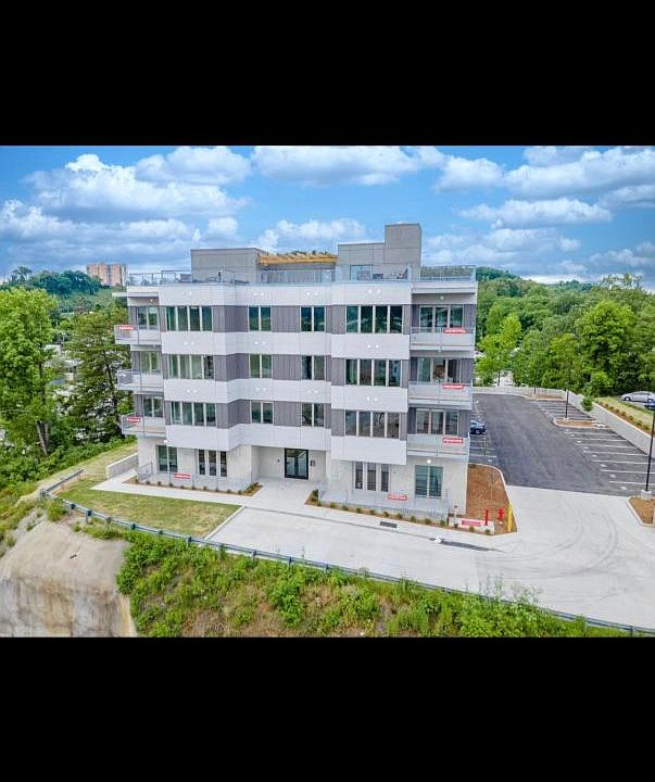 1st image of 411 Fairpoint St #401