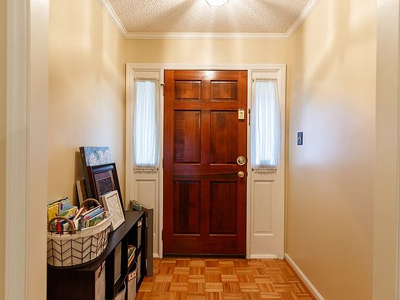 4th image of 1810 S Sherwood Cir
