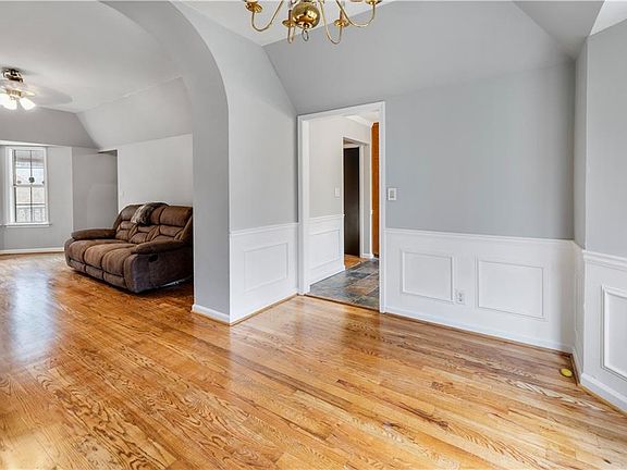 5th image of 132 Bleeker St