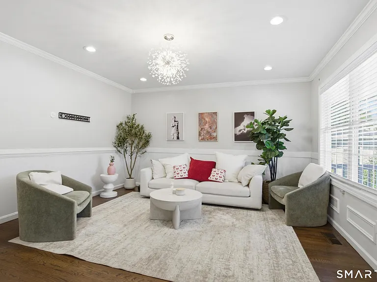 305 Sylvan St — Photo 3