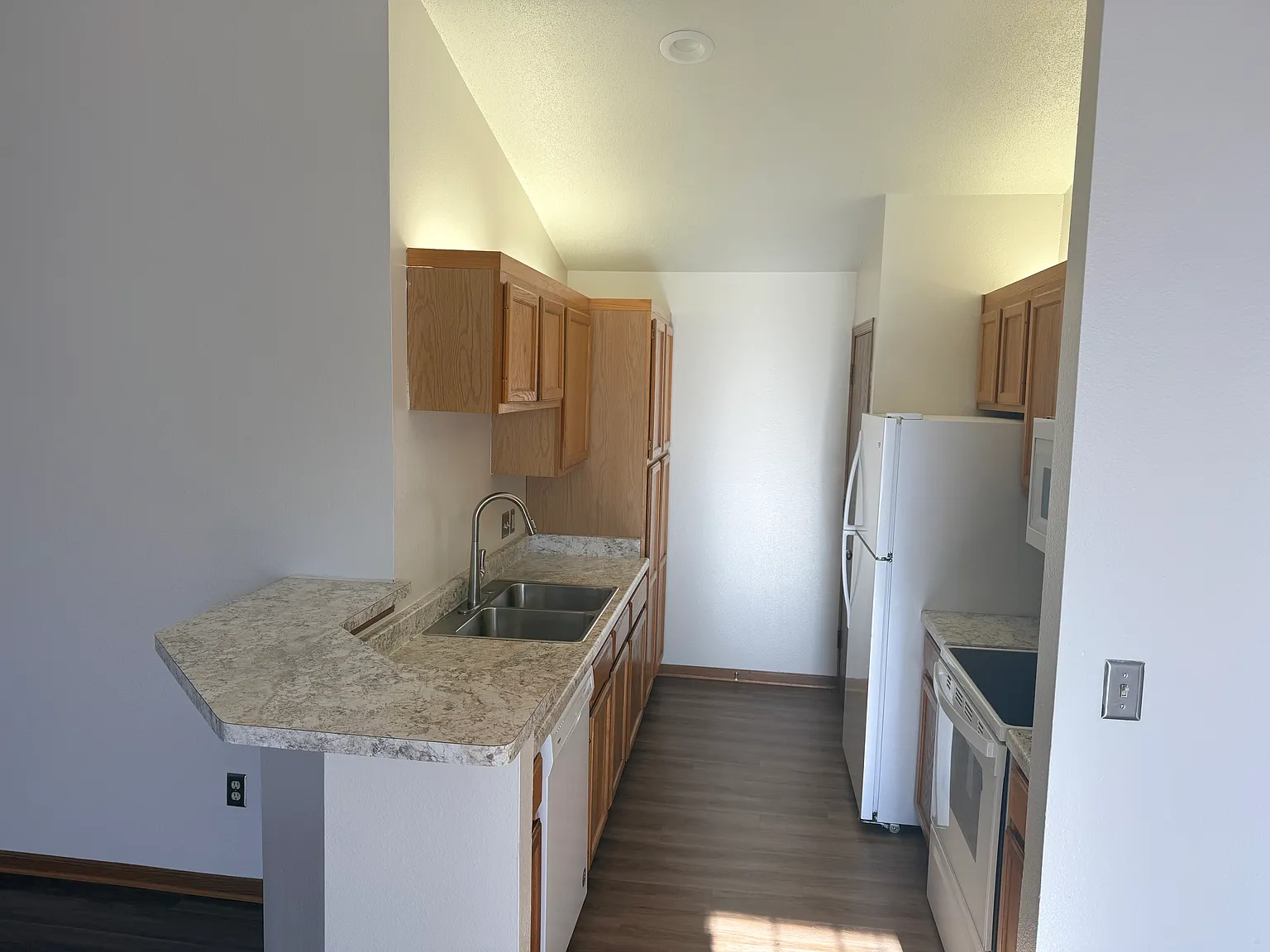 7-143 W Fieldstone Cir — Photo 2