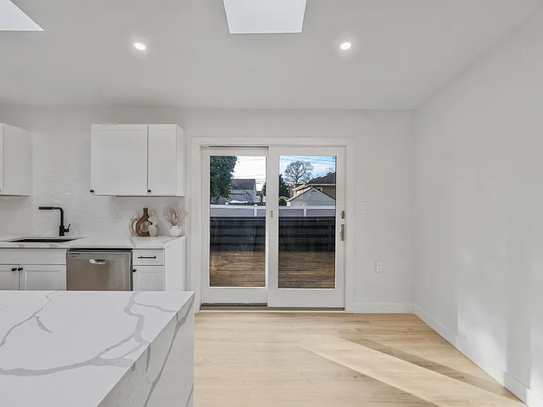 73 Midwood Ave — Photo 3