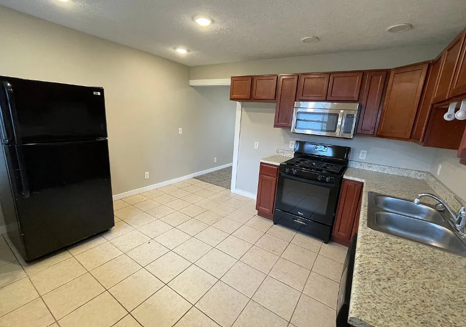 Charming Newly Renovated 3BR Home with Washer/Dryer Provided and Detached Garage — Photo 4