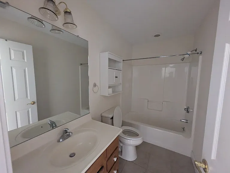 35 Judith Ln #204B — Photo 6