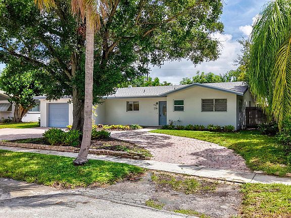 3rd image of 898 SW 10th Avenue