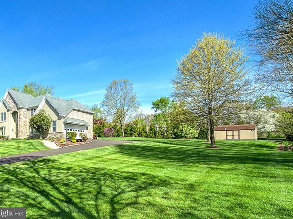 82 Parkside Dr, New Hope, PA 18938