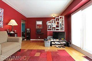 5th image of 800 Burke Ave NE