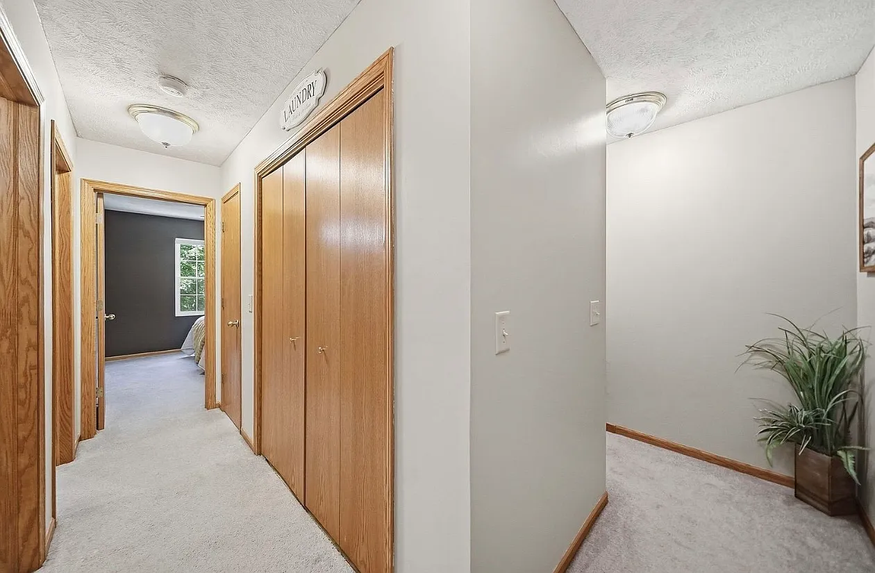 3 bed, 1365 sqft, $2,000 — Photo 2