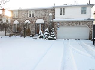 222 Sprucewood Ter, Williamsville, NY 14221