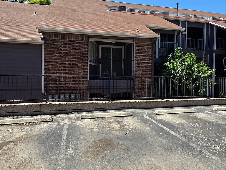 1840 Burton Dr #142 — Photo 16