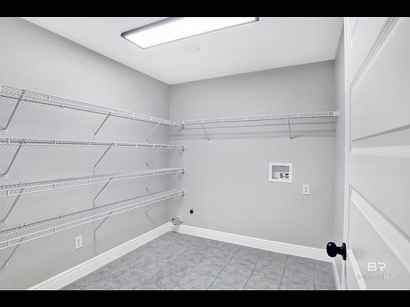 4th image of 24698 Chestnut St