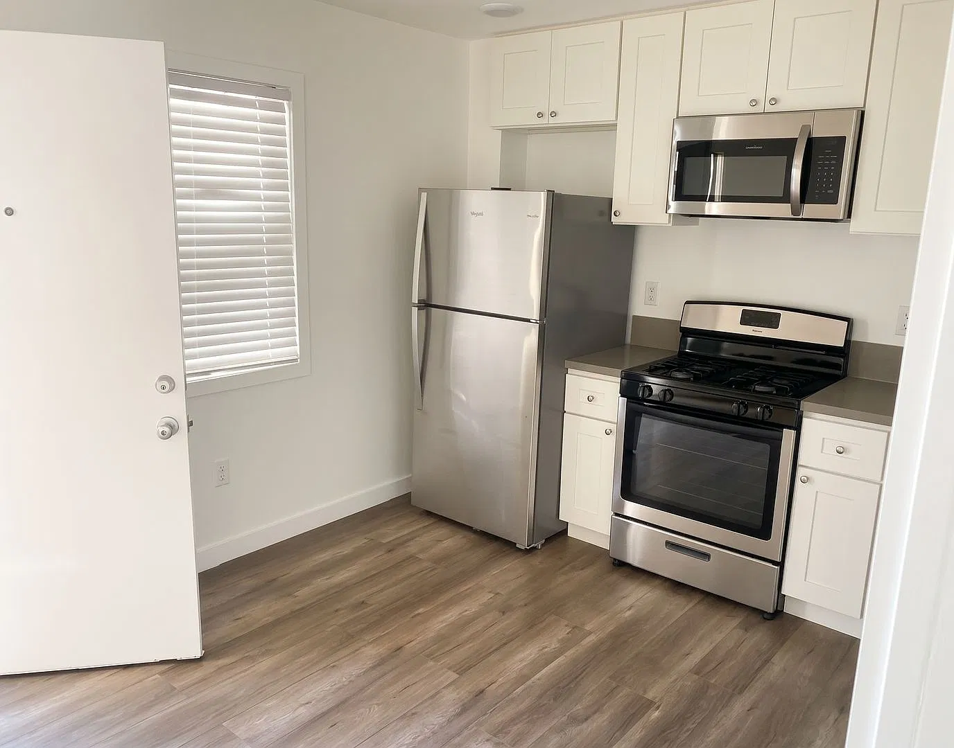 3712 Maple Ave — Photo 2