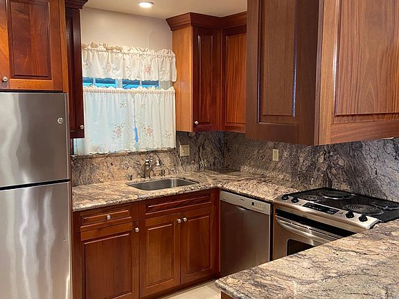 3rd image of 1125 Capuchino Ave APT 1