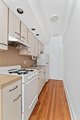 4th image of 353 12th St APT 7