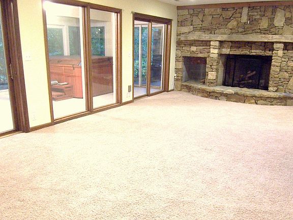 Family w/ FP,Solarium&Hot Tub 