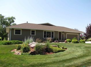 609 N Cottage Grove Ave, Luverne, MN 56156