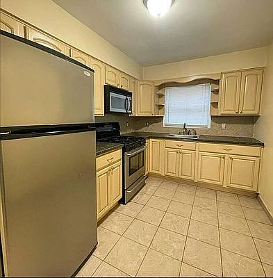 1st image of 17 Amsterdam Ave #2
