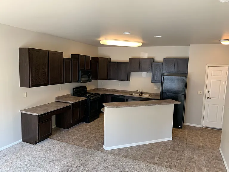 Crystal Creek Apartments — Photo 9