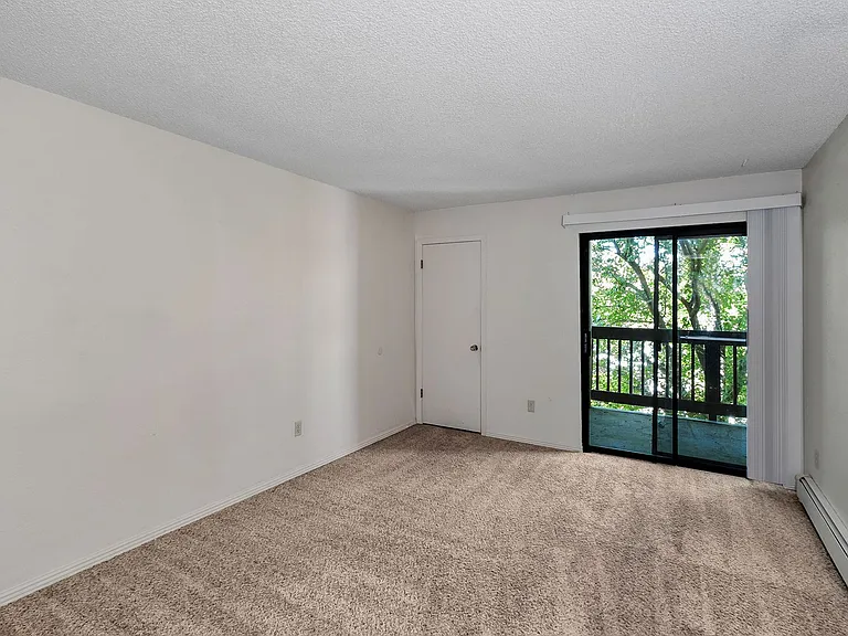 125 Franklin Ave #412 — Photo 6