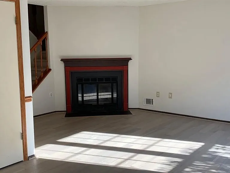 203 Darwin Ln — Photo 4