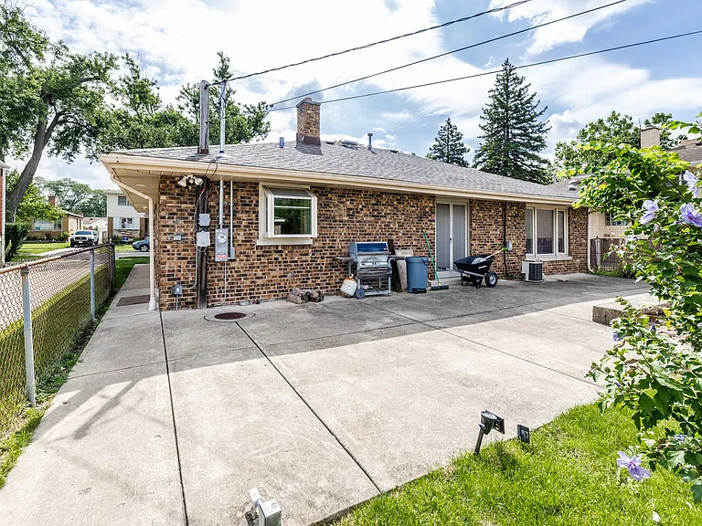 2334 S 10th Ave — Photo 17