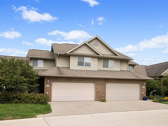 2nd image of 220 E Tartan Dr