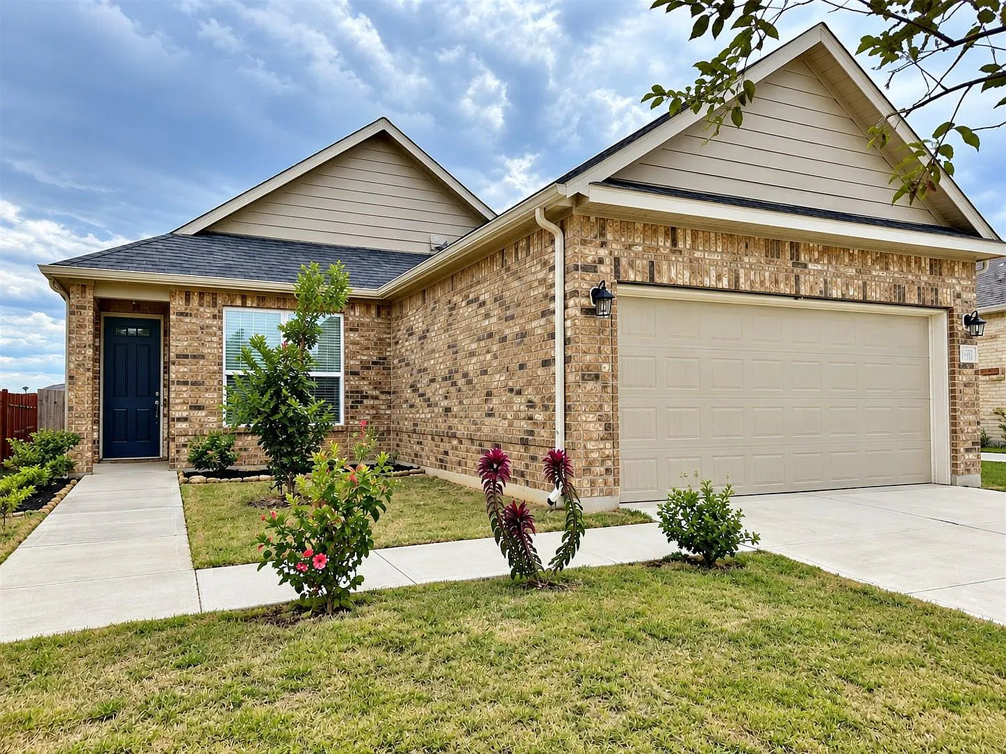 3 bed, 2.0 bath, 1523 sqft, $1,800 — Photo 1