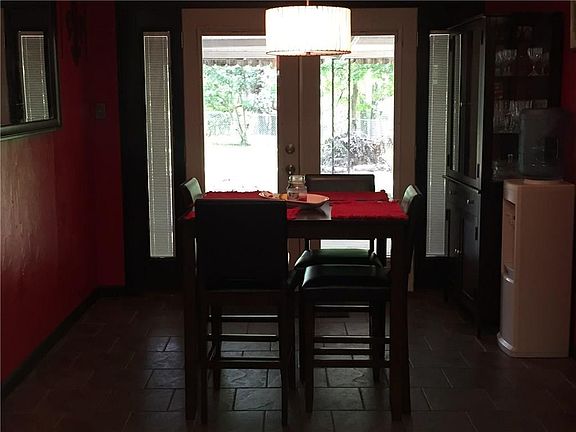 5th image of 307 S Court Dr