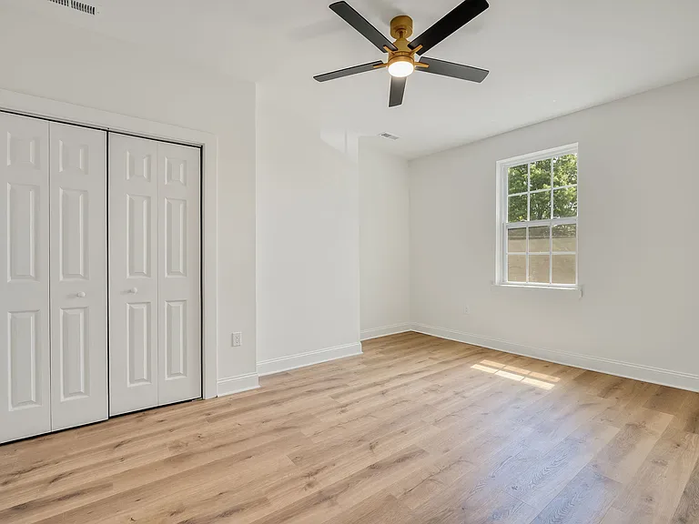 512 Bancroft Ave — Photo 29