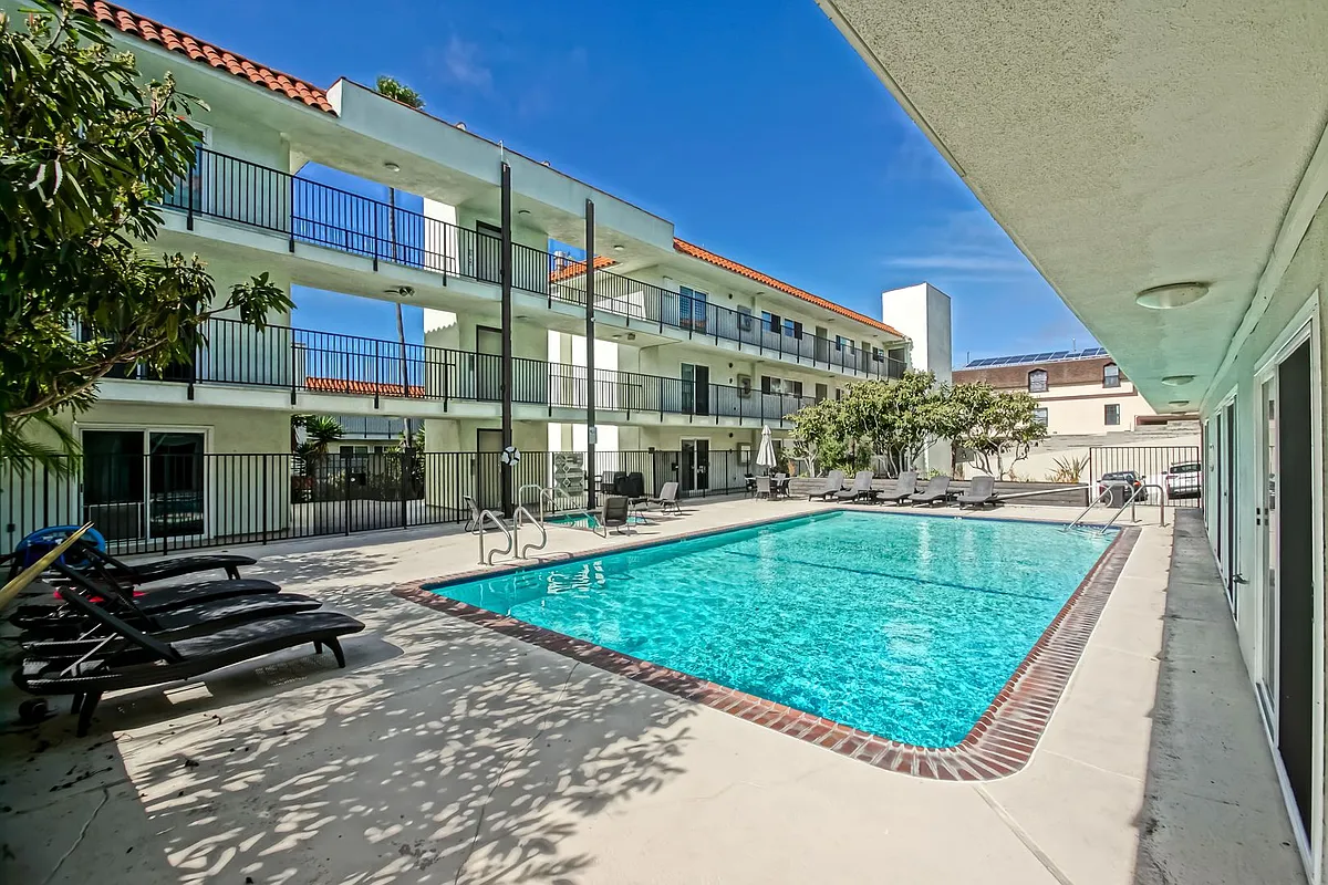 Building Photo - 1720 Ardmore Ave #301