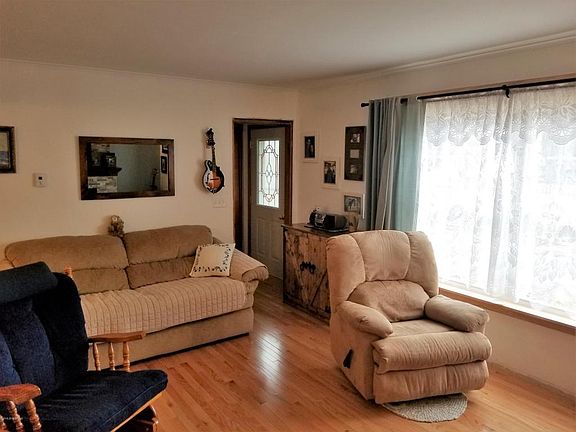 4th image of 31 Burgoyne Ave