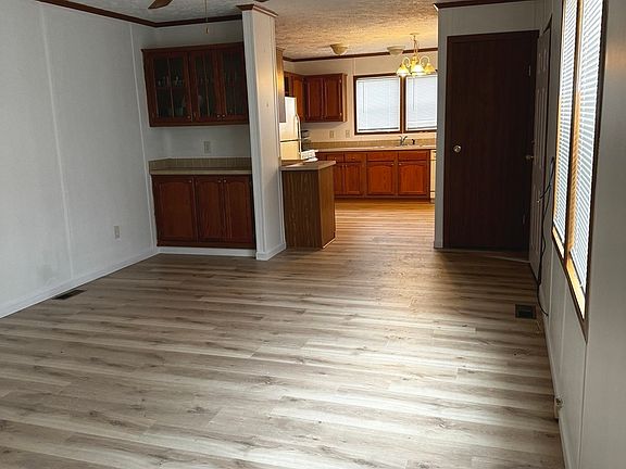 3rd image of 22 Elm St