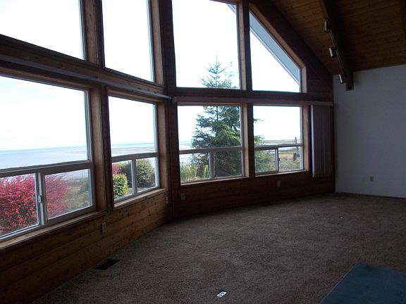 4th image of 648 Chinook Ave SE