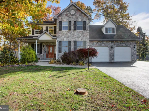 642 Eric Dr, Shippensburg, PA 17257