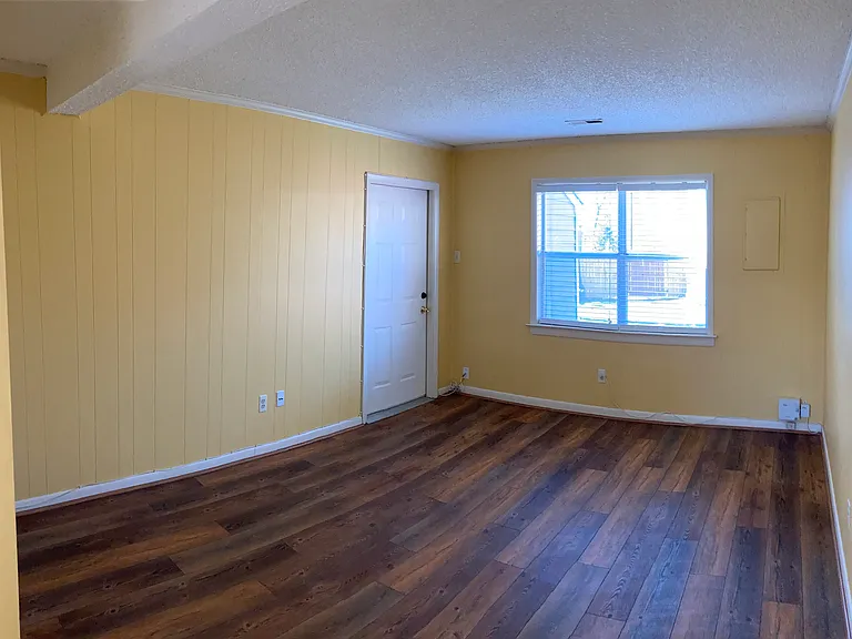 436 Queensway Rd — Photo 14