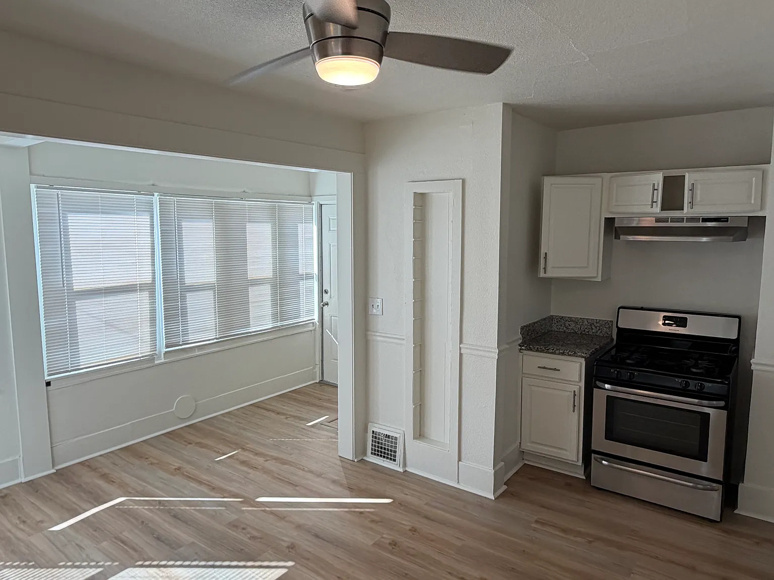 3 bed, 1212 sqft, $2,100 — Photo 3